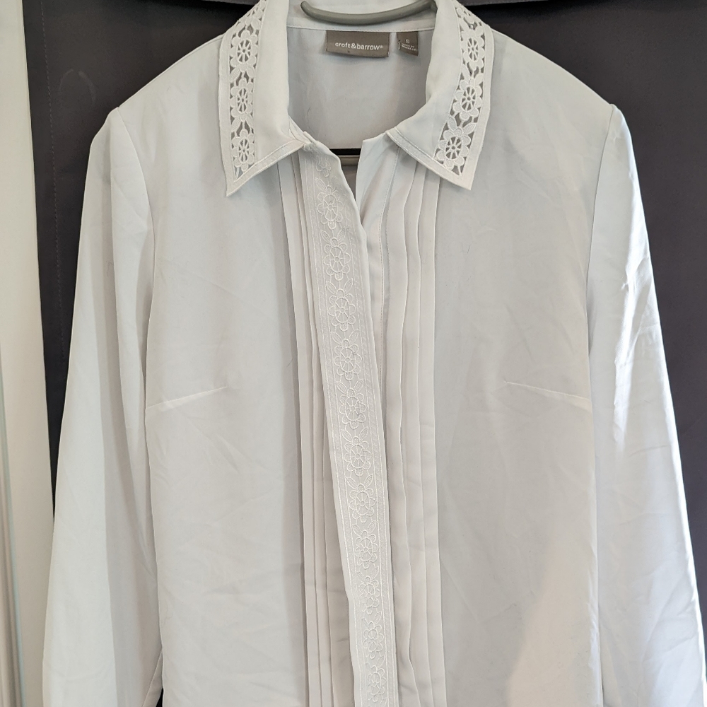Women's Croft & Barrow Button Down dress shirt